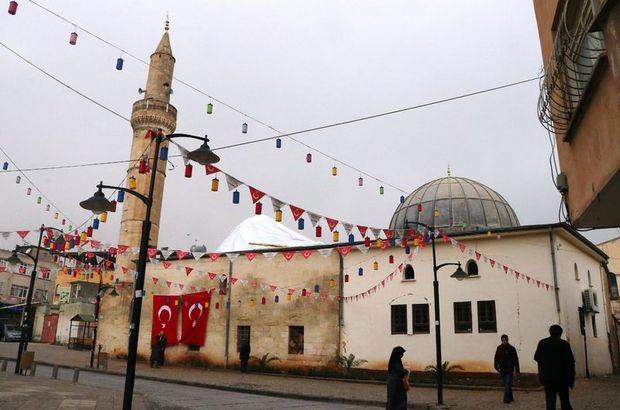 YPG'li teröristlerin roket attığı Çalık Camisi'nde ezan susmadı