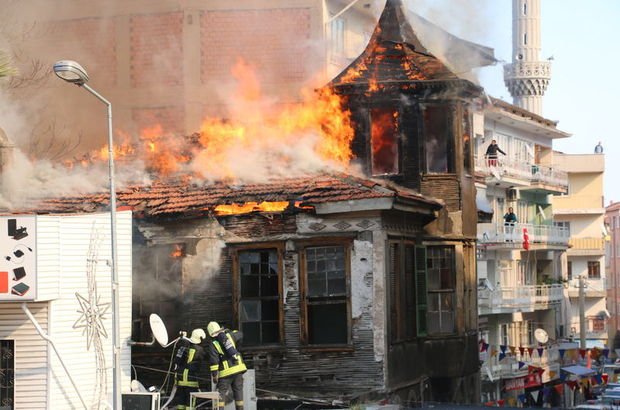 Denizli'de tarihi konakta yangın
