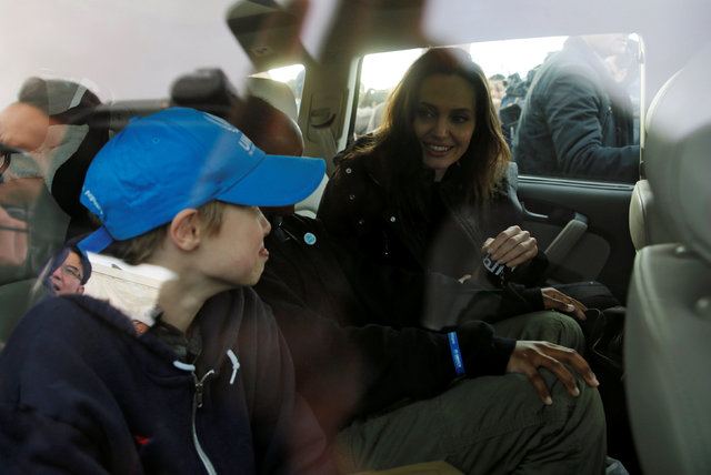 Angelina Jolie'den Ürdün'deki mülteci kampına ziyaret