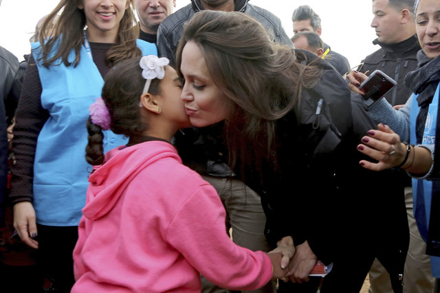 Angelina Jolie'den Ürdün'deki mülteci kampına ziyaret