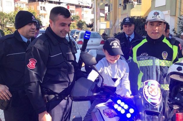 Lösemi hastası küçük Olcay'ı polis ikna etti
