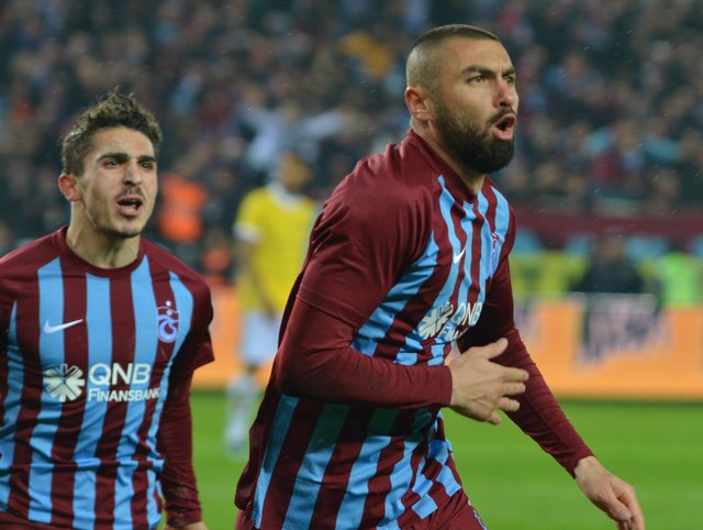 Burak Yılmaz, Fenerbahçe derbisindeki o pozisyonu anlattı! - Trabzonspor haberleri