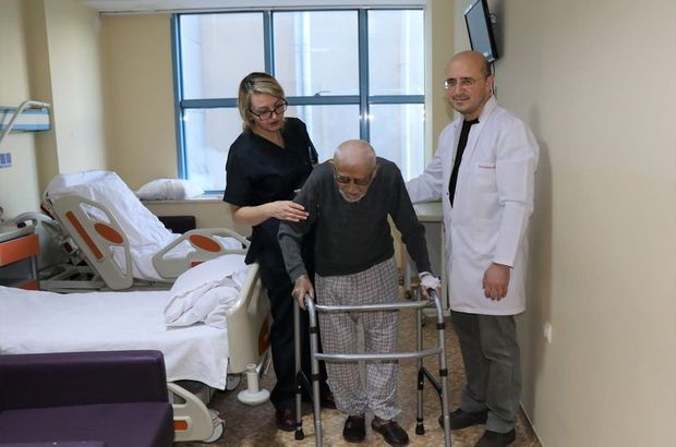 Kalça proteziyle 97 yaşında ayağa kalktı