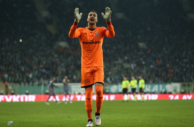 Bursaspor-Beşiktaş maçında sinirler gerildi İşte o anlar Bursaspor-Beşiktaş maçında sinirler gerildi İşte o anlar