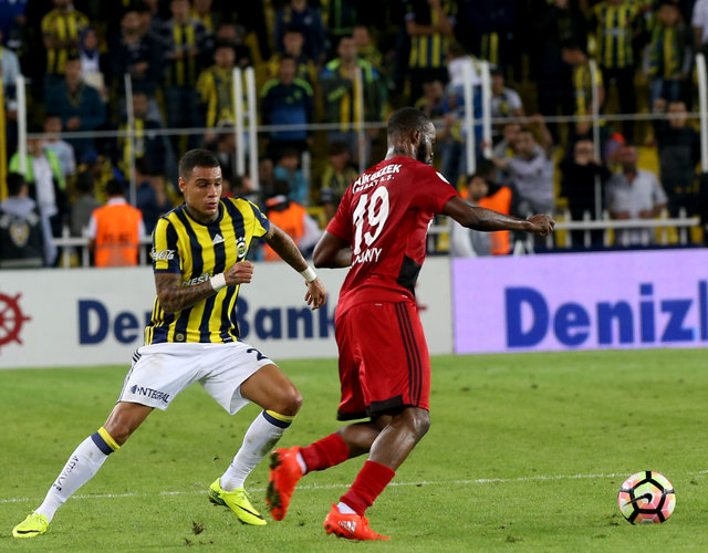 Fenerbahçeli Gregory van der Wiel, FIFA'ya Gitti - Son Dakika