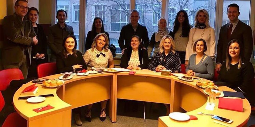 Toplantı sonrası yemek daveti