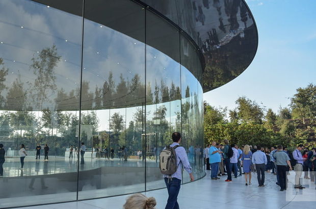 Apple çalışanları yeni binaya alışamadı: 7 yaralı