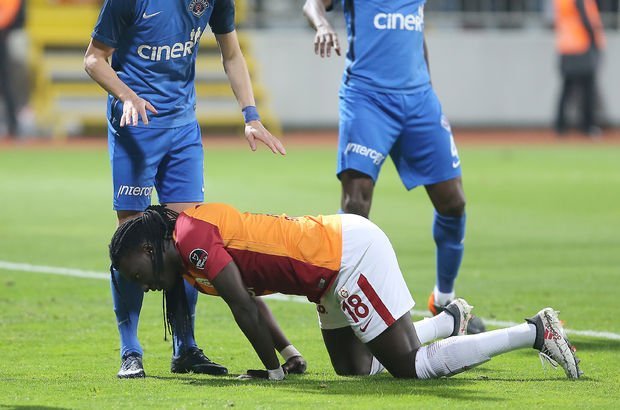 Gomis, Kasımpaşa Galatasaray maçında yerde kaldığı anları anlattı