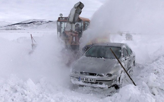 Meteoroloji son dakika hava durumu uyarıları! Araçlar karda kayboldu! - İstanbul'da hava durumu nasıl olacak?