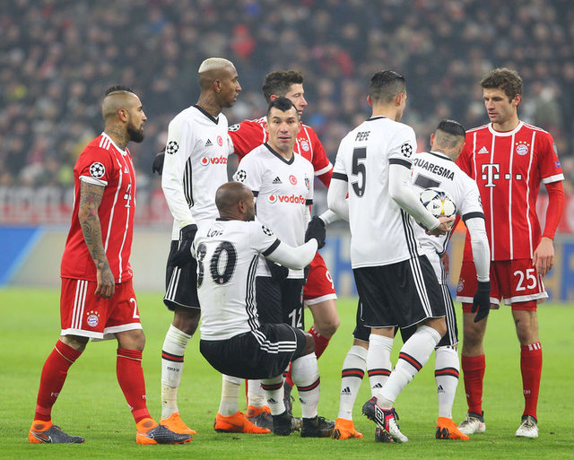 Beşiktaşlı Vida, Bayern Münih maçında kırmızı kart gördü, ağladı!