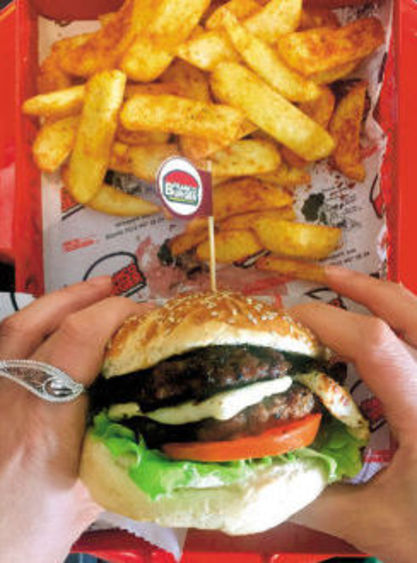İyi bir şekilde, evde bir hamburger pişirmeye ne dersiniz İyi bir şekilde, evde bir hamburger pişirmeye ne dersiniz