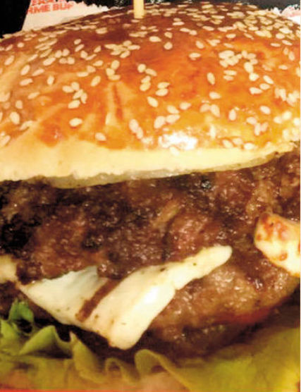 İyi bir şekilde, evde bir hamburger pişirmeye ne dersiniz İyi bir şekilde, evde bir hamburger pişirmeye ne dersiniz