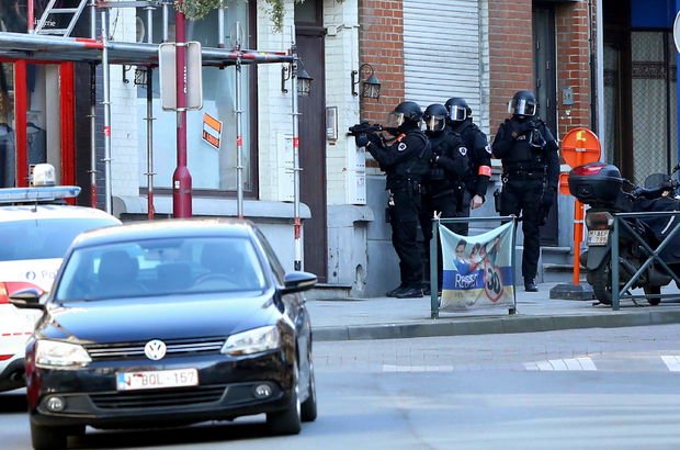 Brüksel'de hareketlilik: Polis bir binanın çevresini kuşattı