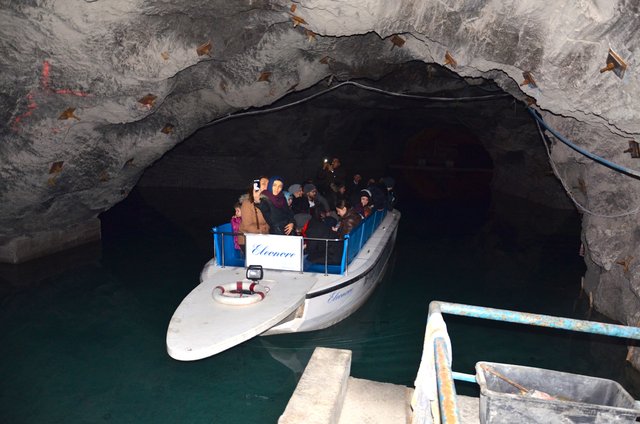 Avrupa'nın en büyük yeraltı gölü: Seegrotte