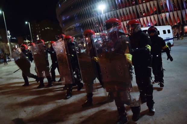 Athletic Bilbao-Spartak Moskova maçı öncesinde çıkan olaylarda 1 polis hayatını kaybetti