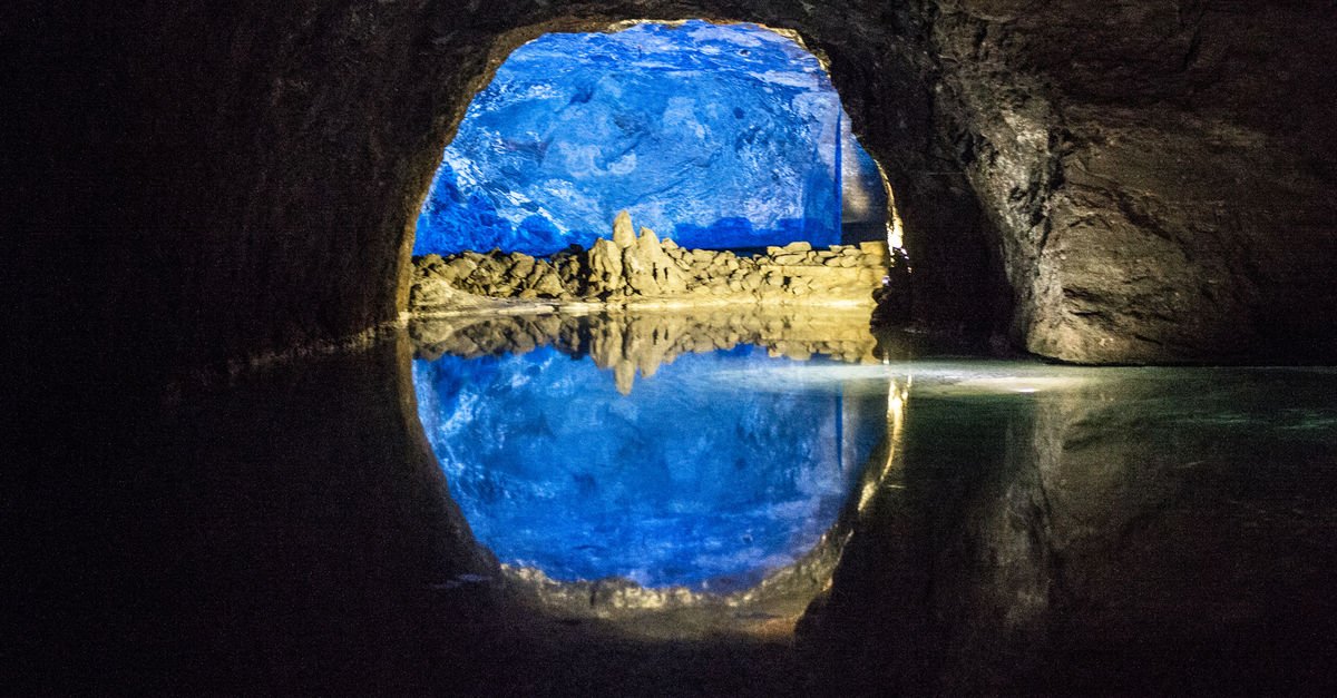 Underground lake. Подземное озеро Seegrotte. Подземное озеро Крым. Подземное озеро Парижской оперы. Израильское подземное озеро.