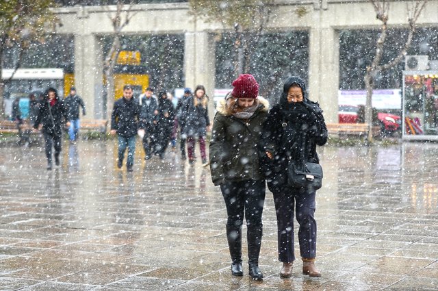 Meteoroloji son dakika hava durumu - Sıcaklık 10 derece birden düşecek! İstanbul'a kar yağışı uyarısı