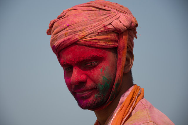 Hindistan'da Holi Festivali'nden renkli görüntüler!
