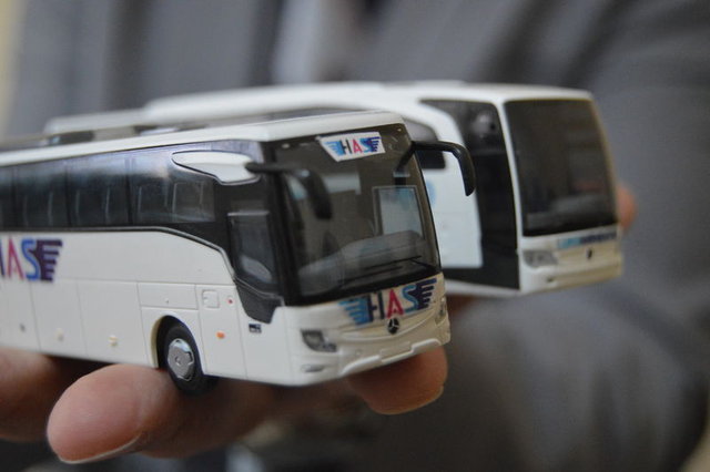 300 firmaya ait otobüs maketi topladı