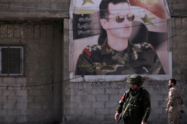 Rus askerleri Esad posterleriyle görüntülendi