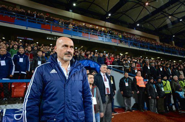 Galatasaray'a tarihi farkla yenilen Karabükspor'da Levent Açıkgöz maç sonu açıklamalar yaptı