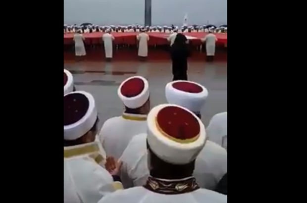 Afrin için bir araya gelen imamlar, dua edip Türk Bayrağı açtı