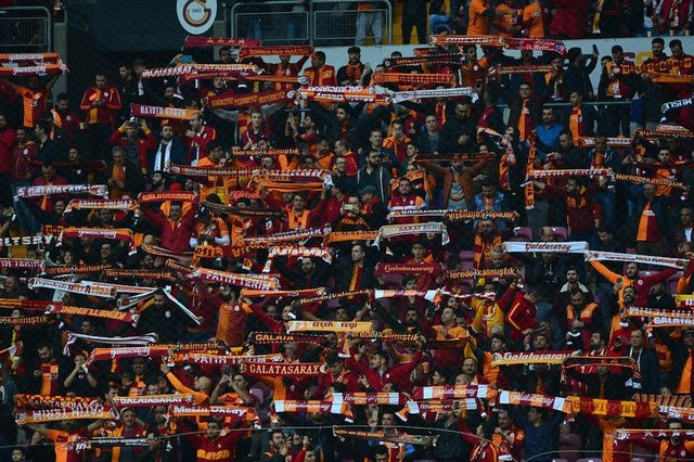 Galatasaray Konyaspor maçında 2. golden sonra stat sallandı 18