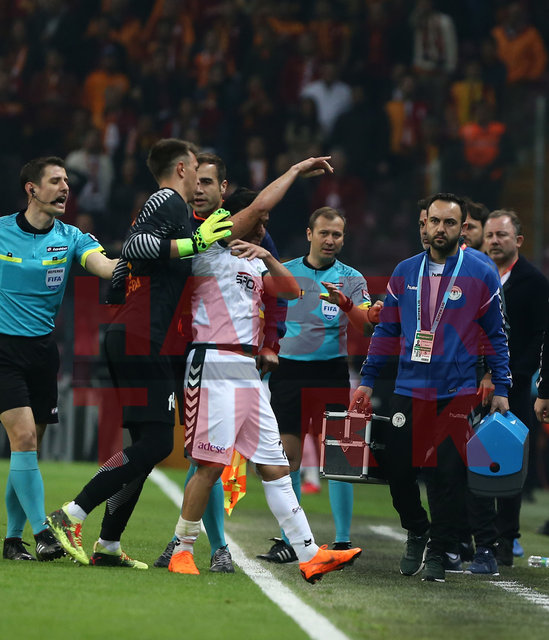 Galatasaray Konyaspor maçında 2. golden sonra stat sallandı 57