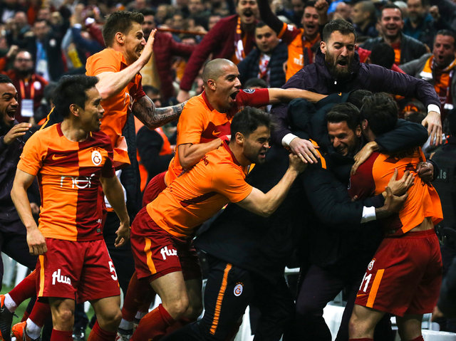 Galatasaray Konyaspor maçında 2. golden sonra stat sallandı 16