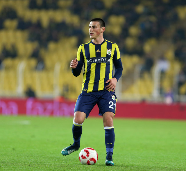 Fenerbahçe Teknik Direktörü Aykut Kocaman, Eljif Elmas'ı sildi!