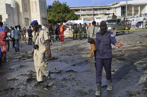 Somali'de parlamento yakınlarında patlama ve silah sesleri!