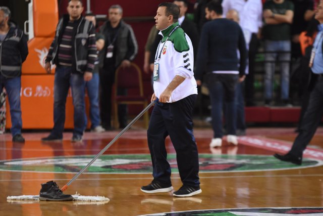 Pınar Karşıyaka - Murcia maçında olaylar çıktı! Faule tepki gösterdi, saha karıştı!