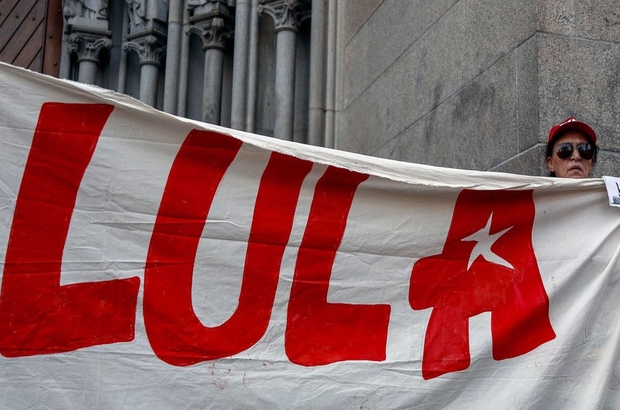 Brezilya'da bazı muhalif Kongre üyelerinden 'Hepimiz Lula'yız' eylemi