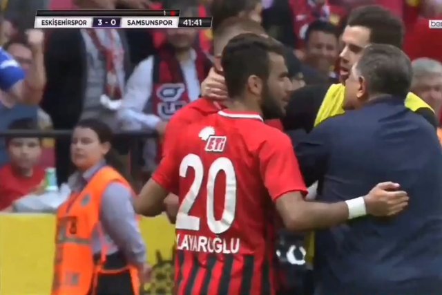 Yılmaz Vural'dan olay hareket! Eskişehirspor-Samsun maçında çileden çıktı, oyuncusunun boğazına sarıldı!