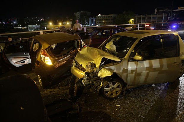 Ankara'da zincirleme kaza! 10 araç birbirine girdi