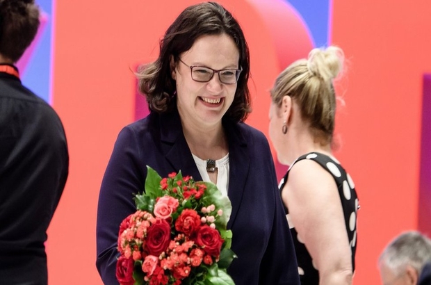 Almanya'da Sosyal Demokrat Parti'nin ilk kadın lideri seçilen Andrea Nahles kimdir?