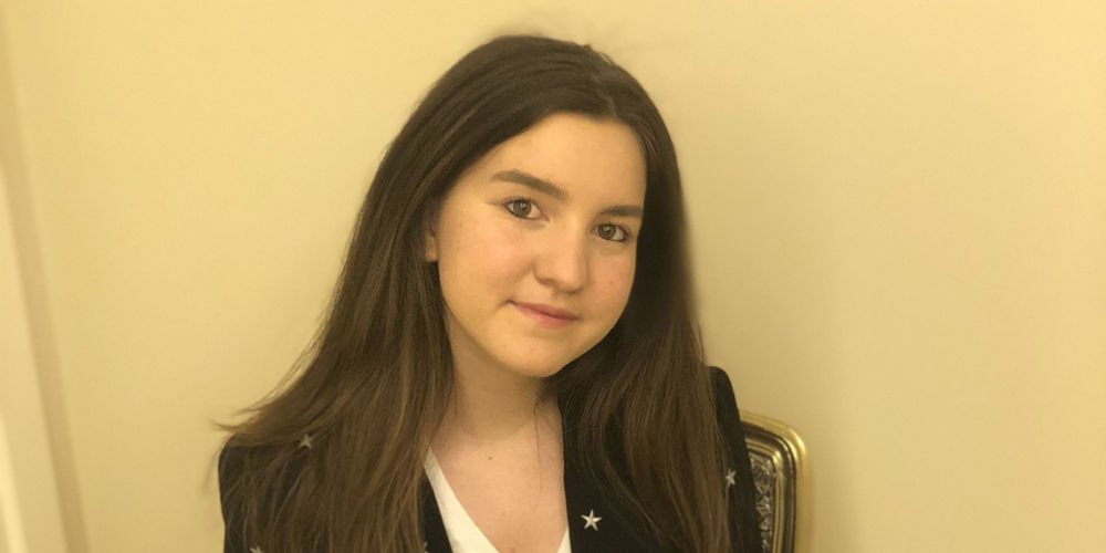 Mika-Der yararına kitap yazdı