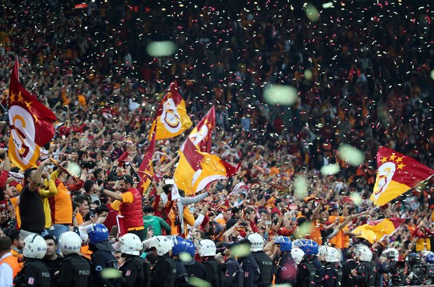 Galatasaray'da şampiyonluk şarkıları