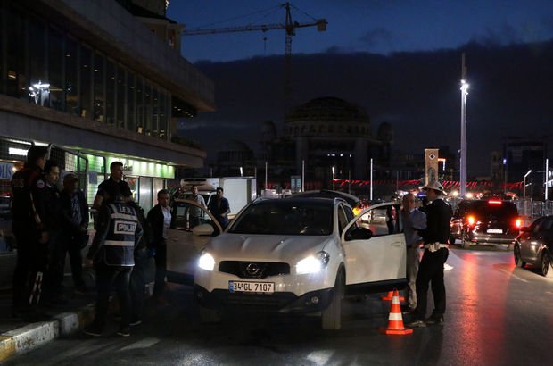 1 Mayıs öncesi Taksim'de helikopter destekli uygulama