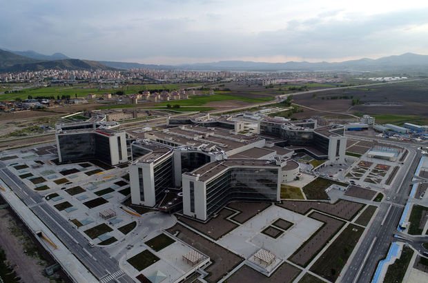 Türkiye'nin en büyük şehir hastanesi olan Kayseri Şehir Hastanesi açılış için gün sayıyor...