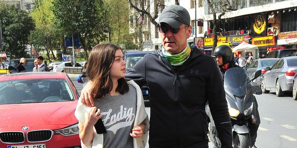 Baba-kız yürüyüşte