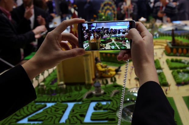 ABDde yasaklanan ZTE ana operasyonlarını askıya aldı 38