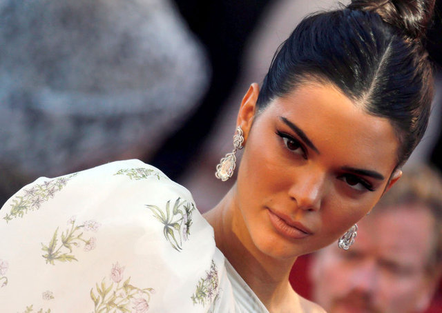 Kendall Jenner ın transparan kıyafeti Magazin haberleri