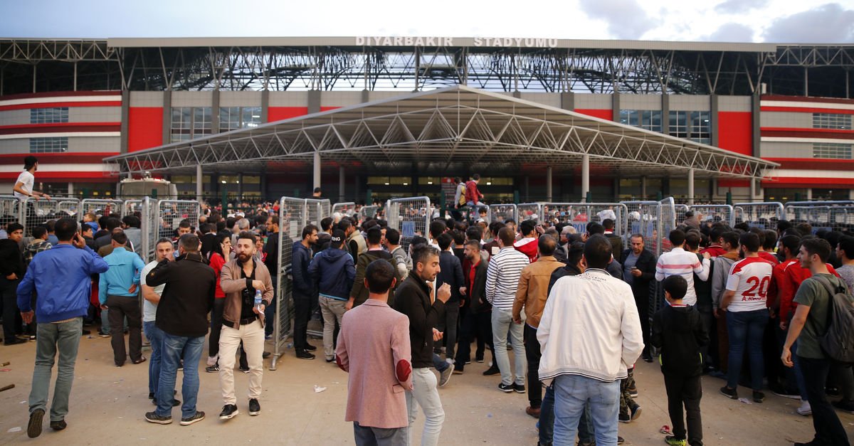 3. Lig maçında 33 bin kişilik stat doldu 67