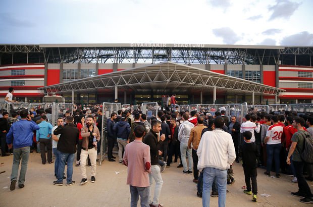 3. Lig maçında 33 bin kişilik stat doldu 3