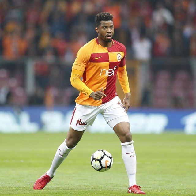 Galatasaray’ın Hollandalı yıldızı Ryan Donk şampiyonluk kaçamağında - Magazin haberleri