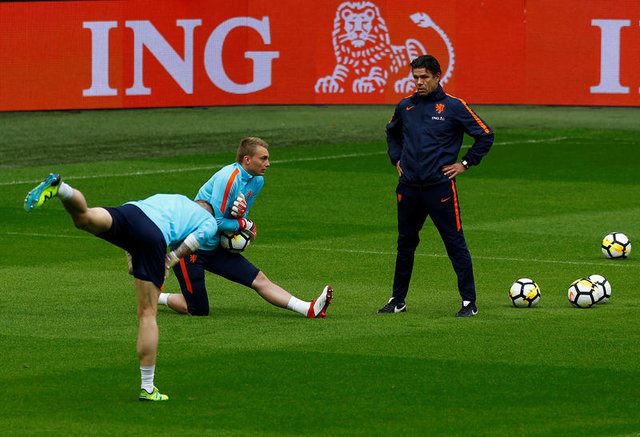 Kuyt'ın jübilesinin kadroları açıklandı