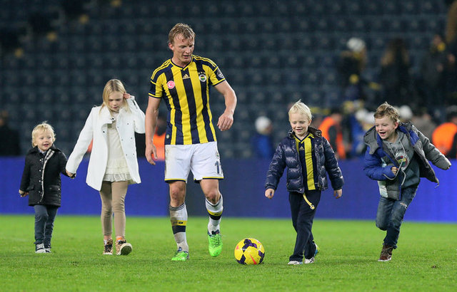 Kuyt'ın jübilesinin kadroları açıklandı