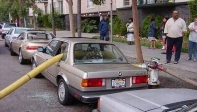 Araçlarını yanlış park edenlerin sonu kötü oldu!
