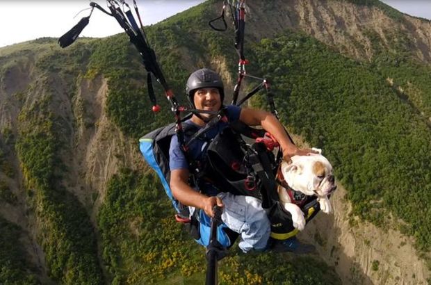 Tandem pilotu Ali Sıralı köpeğiyle beraber 650 metre yükseklikten atladı